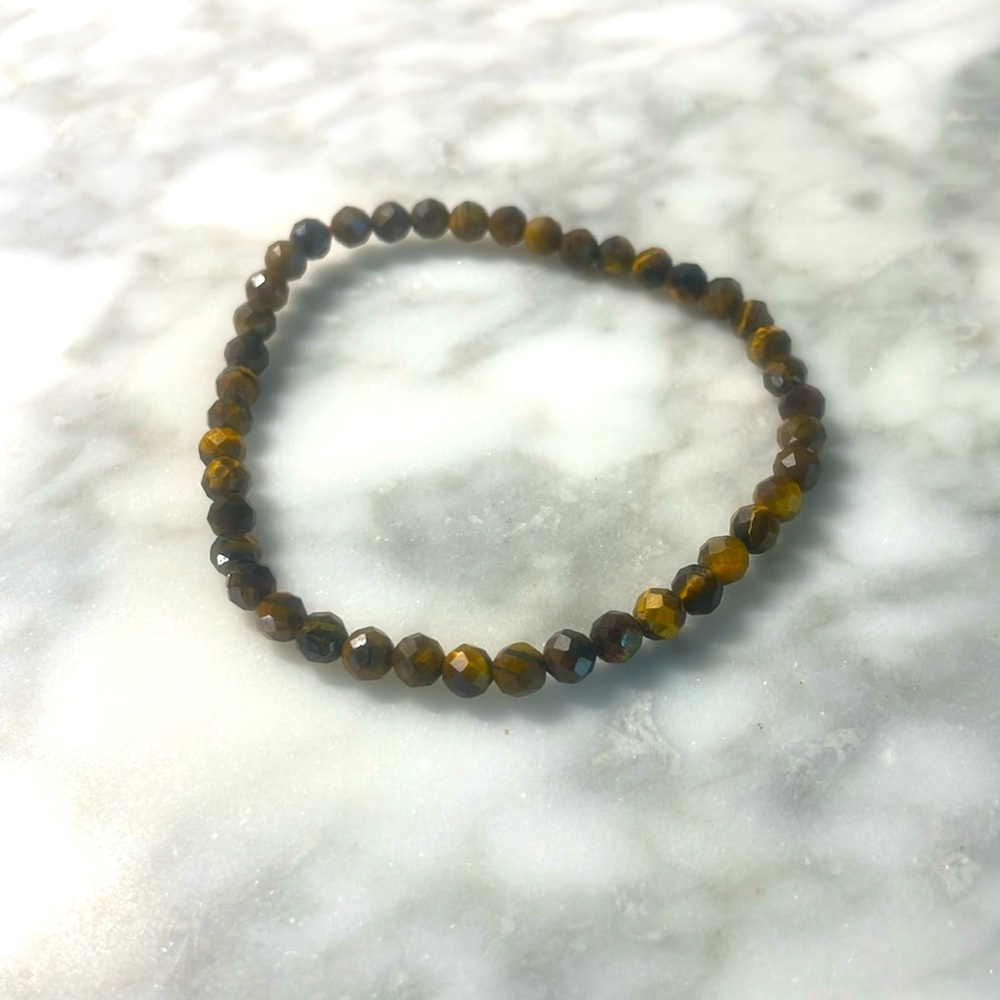 Small tigers eye bracelet in size 7”